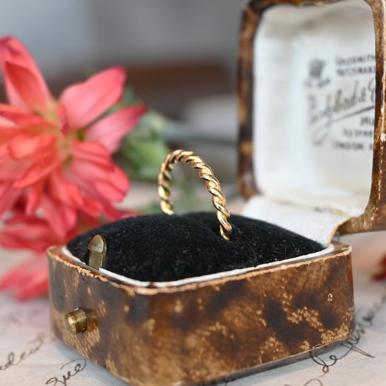 ツイストデザインリング