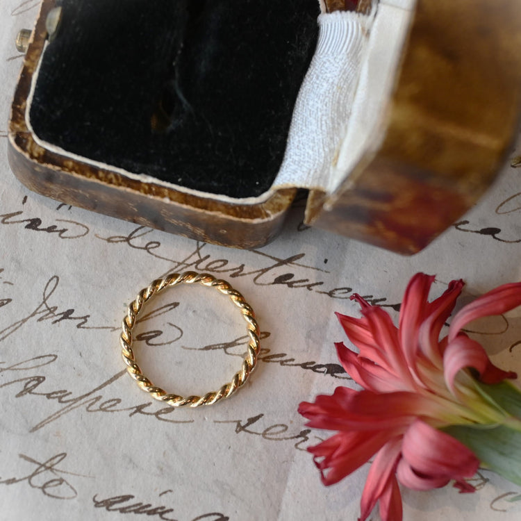 ツイストデザインリング