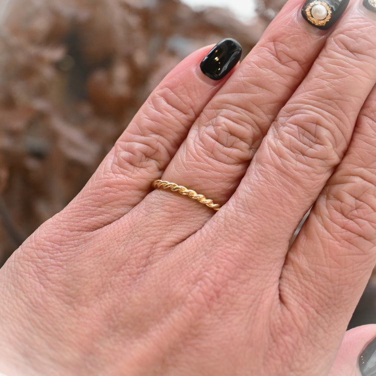 ツイストデザインリング