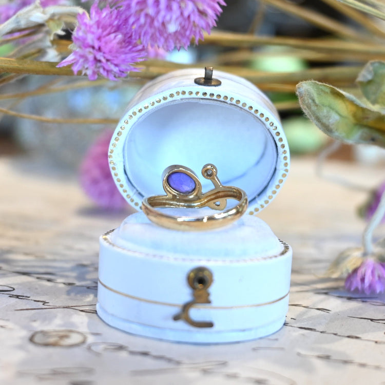 カボションのアメジストが可愛らしいリング