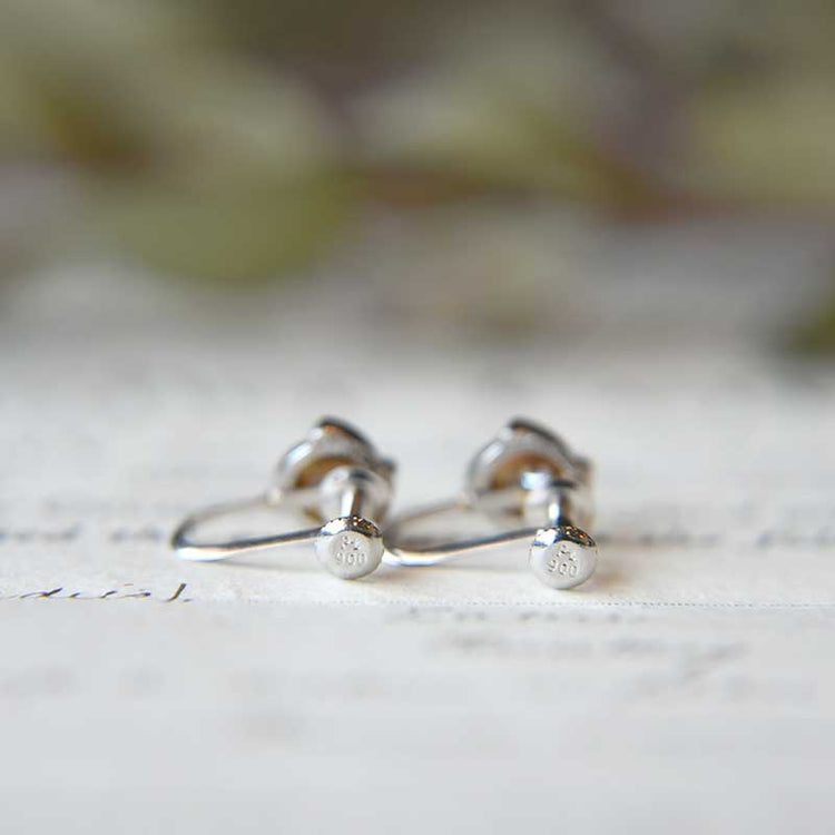 ダイヤモンドが美しいコンビイヤリング