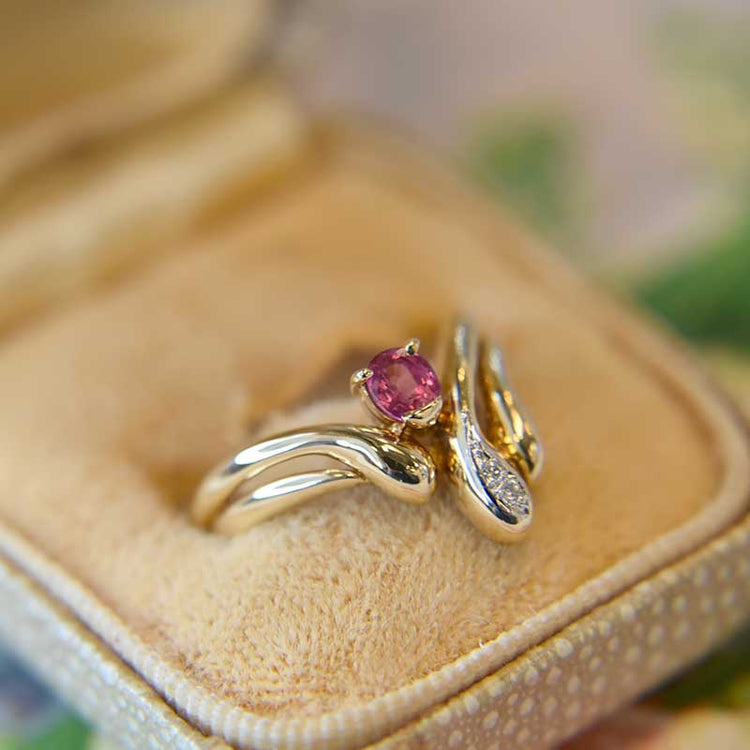 指が美しく見えるルビーデザインリング