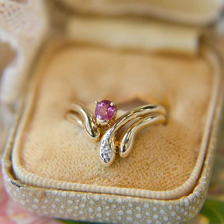 指が美しく見えるルビーデザインリング