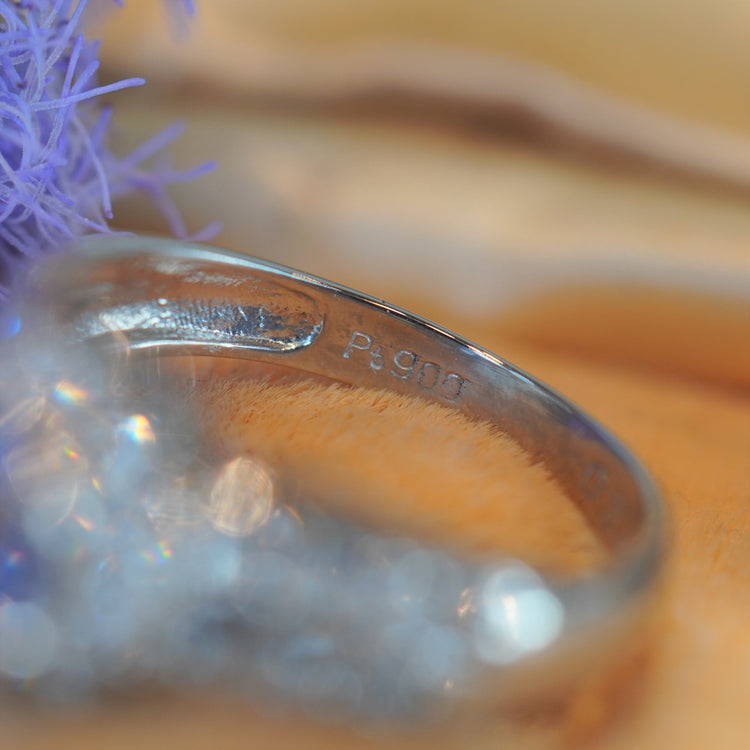 色合いの美しいタンザナイト デザインリング