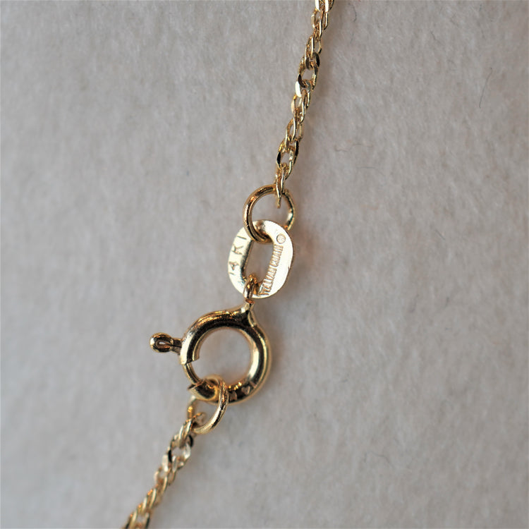 細かな輝きが可憐な スクリューネックレス