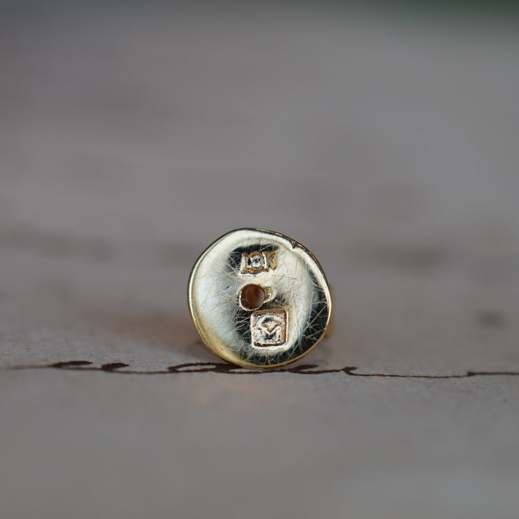 上品な 翡翠ピアス