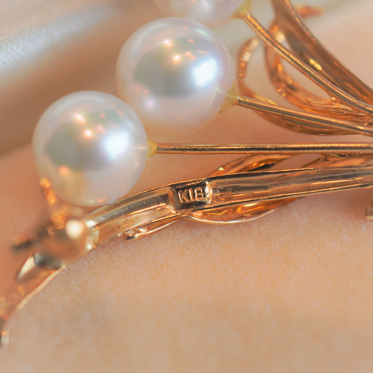 3石のパールが上品なトップ&ブローチ