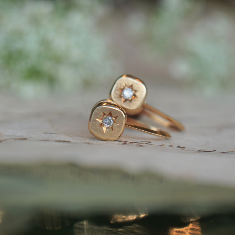 星留めのダイヤモンド イヤリング