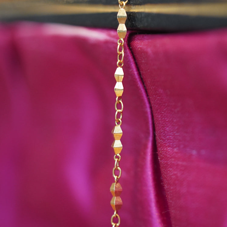 パーツの輝きがアクセント デザインネックレス