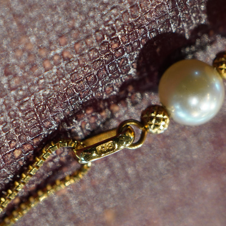 3連パールが上品なネックレス