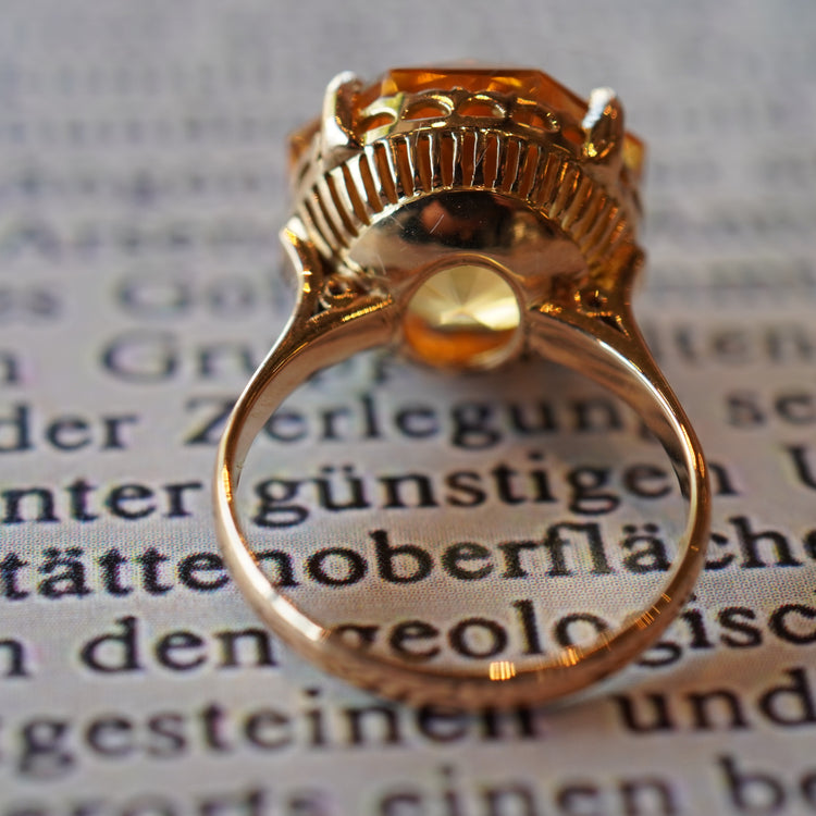 可愛らしいシトリンリング