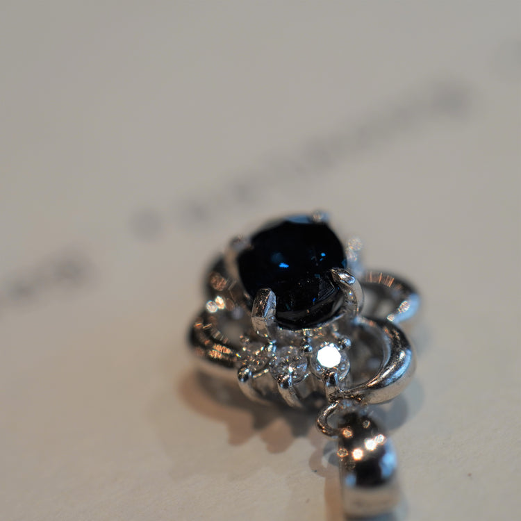 サファイアが美しいプラチナトップ