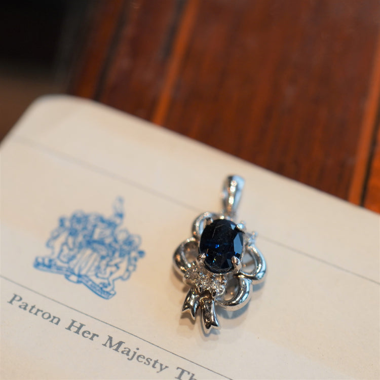 サファイアが美しいプラチナトップ