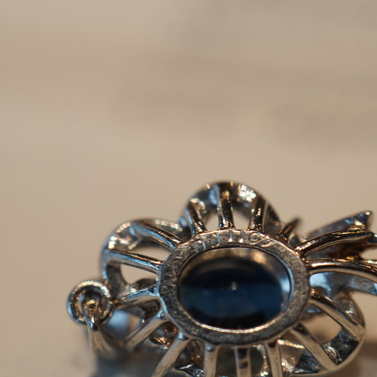 サファイアが美しいプラチナトップ