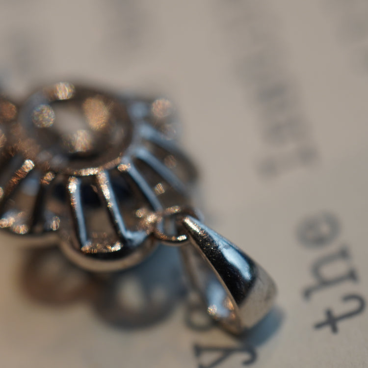 サファイアが美しいプラチナトップ