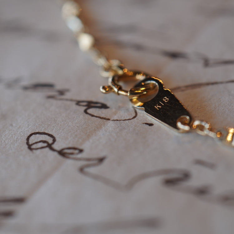 繊細なデザインチェーン