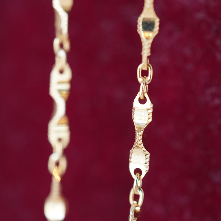 繊細なデザインチェーン