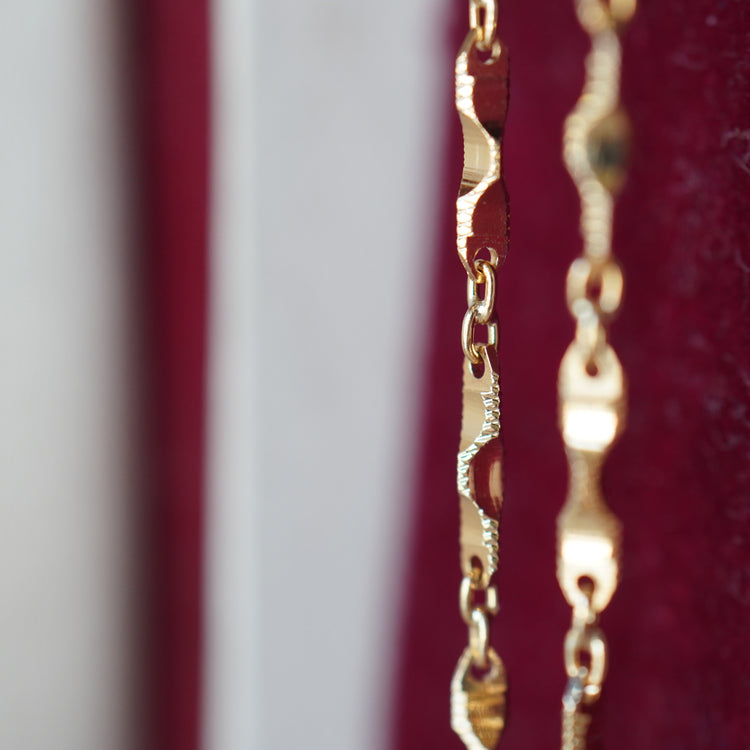 繊細なデザインチェーン