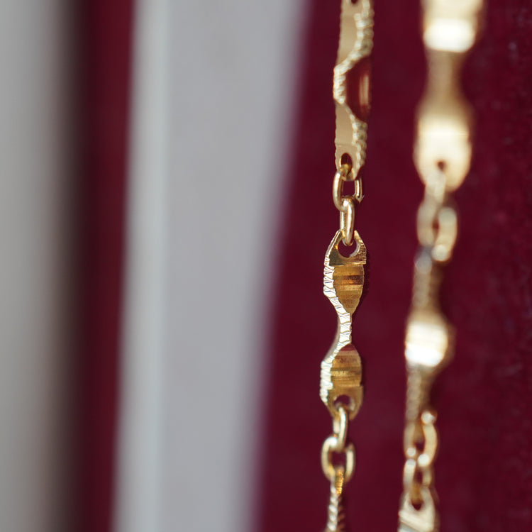 繊細なデザインチェーン