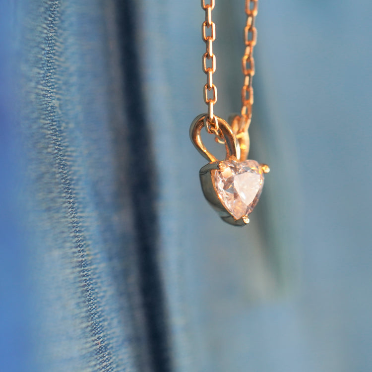 ハートシェイプが可愛らしい ダイヤモンドトップネックレス