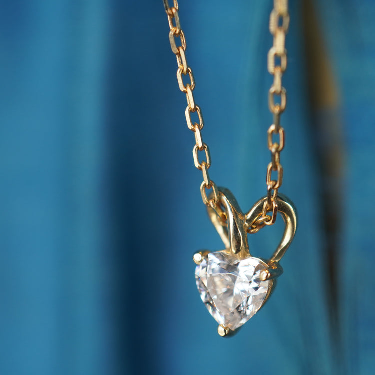 ハートシェイプが可愛らしい ダイヤモンドトップネックレス