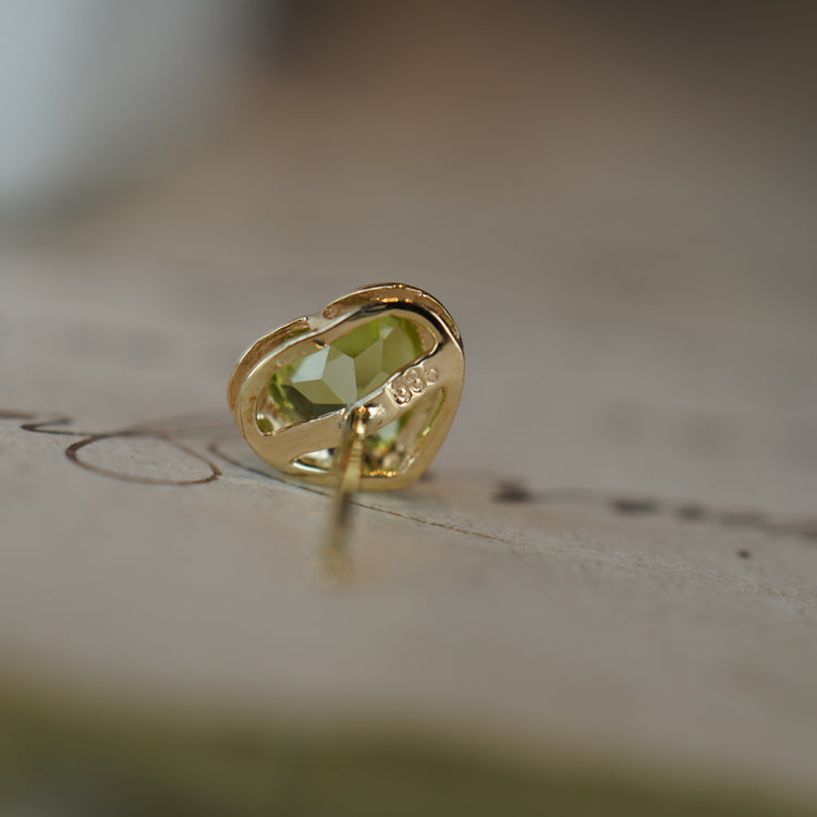 ペリドット ピアス