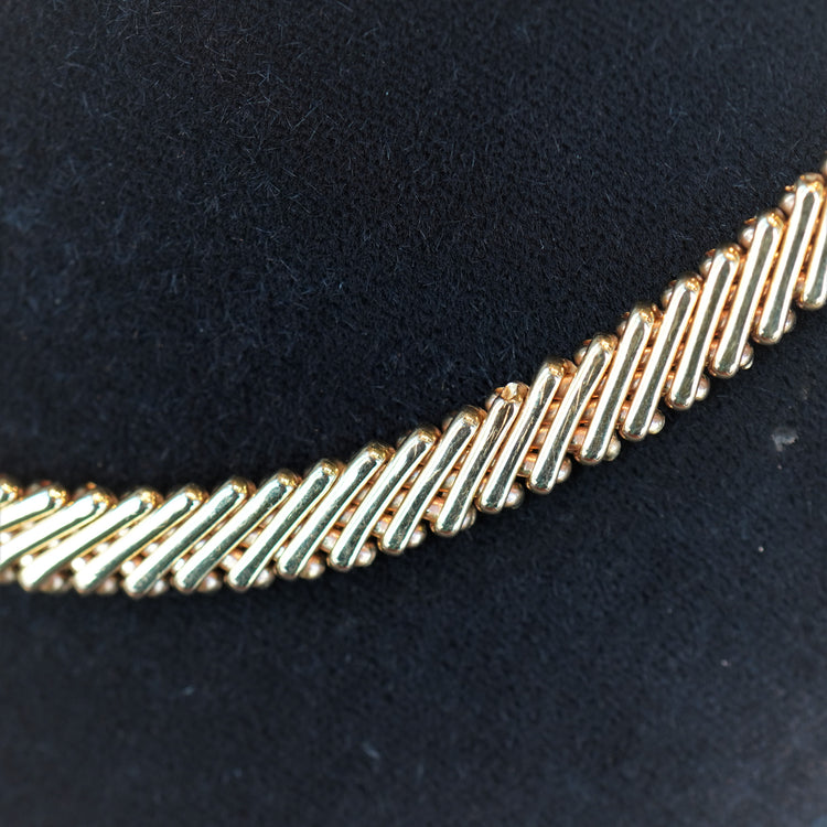 ゴージャスな UNOAERRE ゴールドネックレス