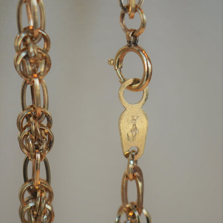 ゴージャスな ゴールドロングネックレス