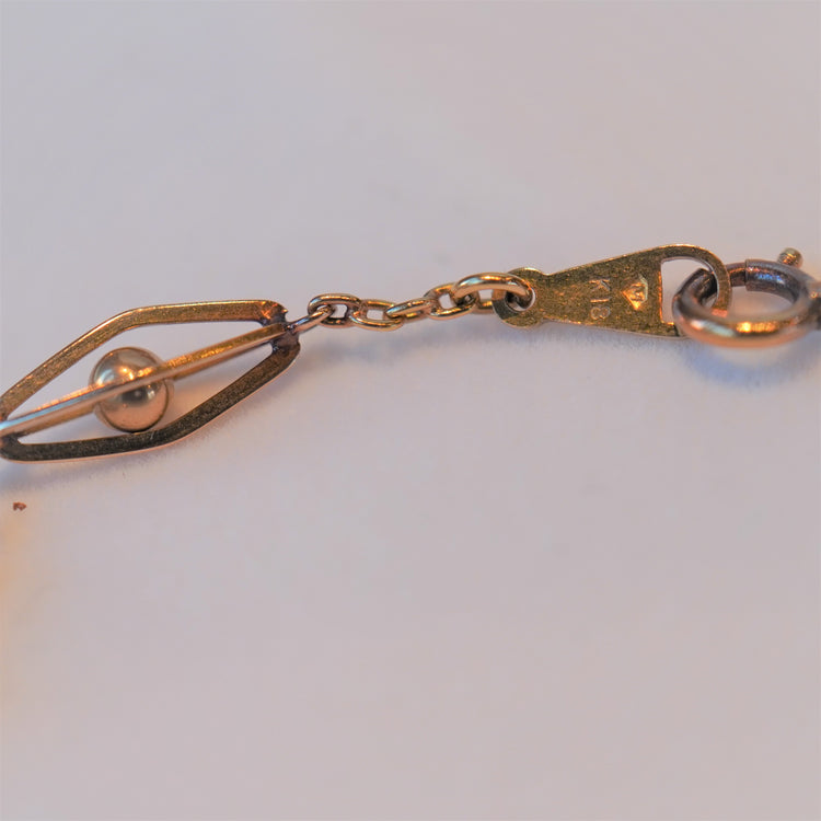 レトロなデザインネックレス