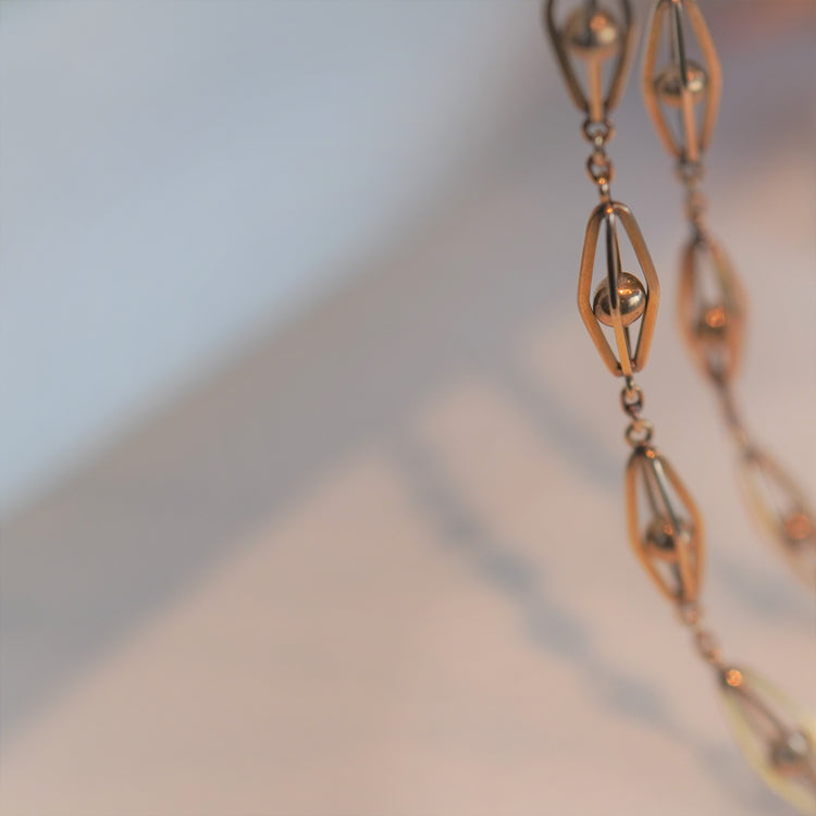 レトロなデザインネックレス