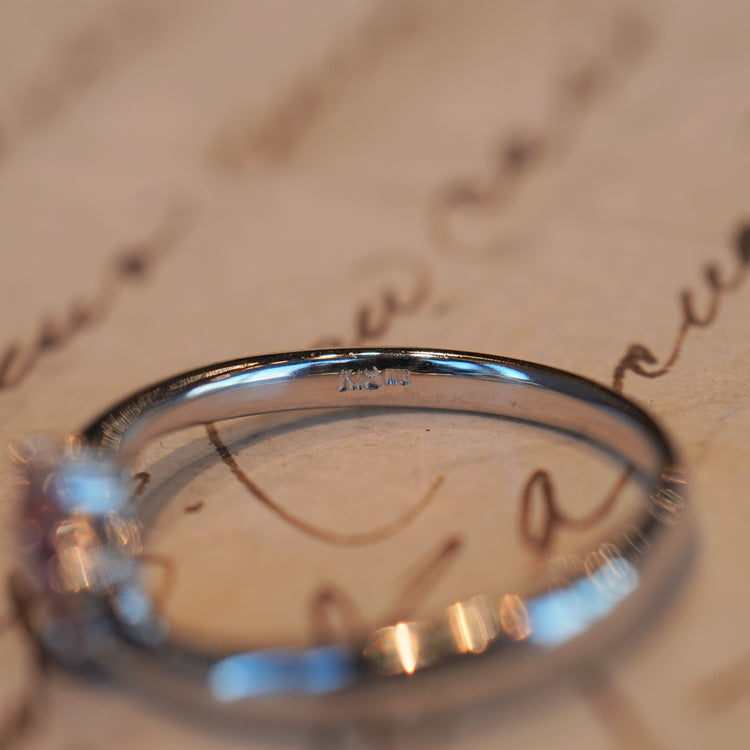 可愛らしい ガーネットデザインリング