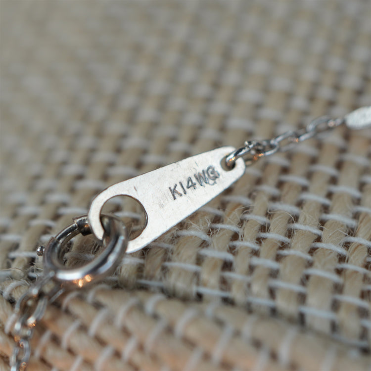 柔らかい輝きの WGネックレス