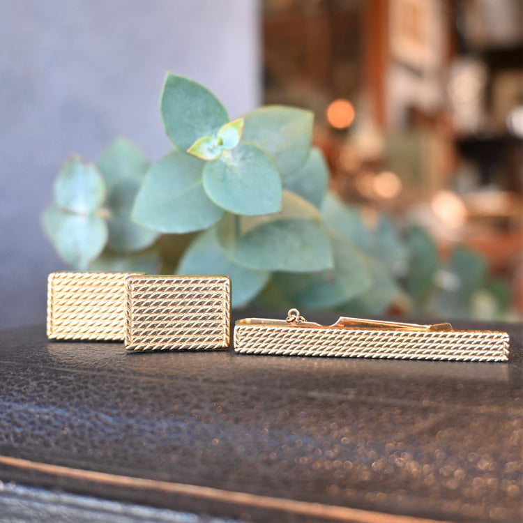 カフスとタイピン セット