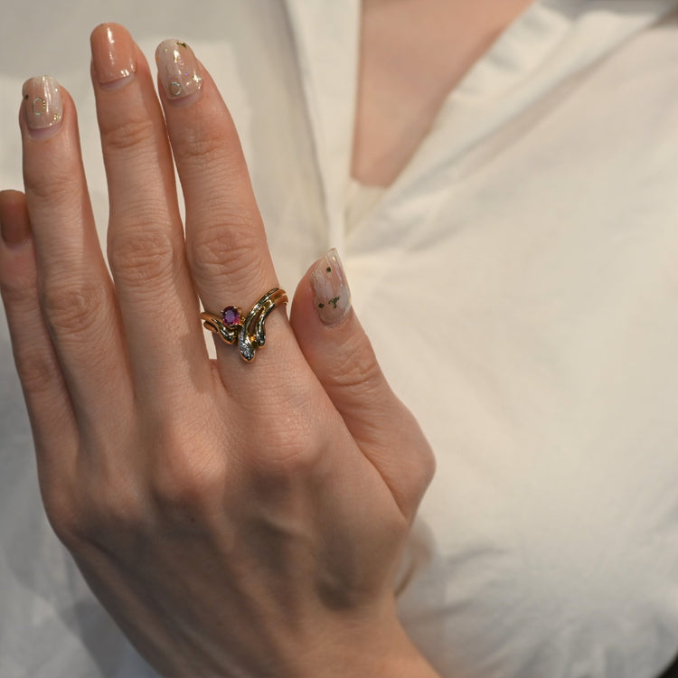 指が美しく見えるルビーデザインリング