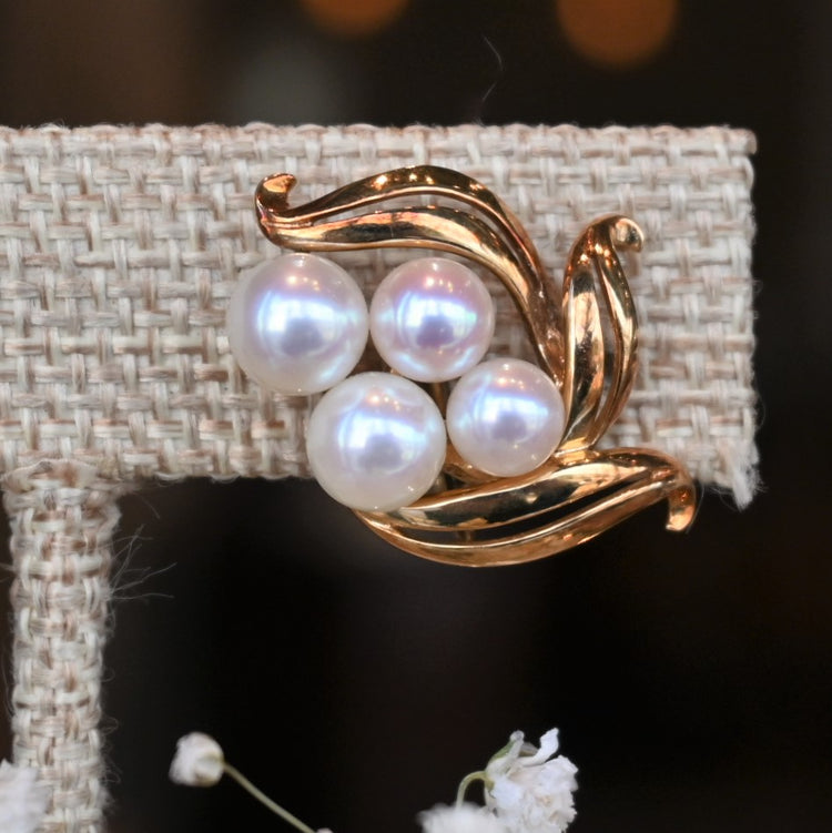 MIKIMOTO 美しい色合いのパールイヤリング