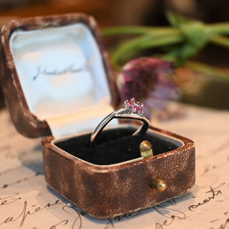 可愛らしい ガーネットデザインリング