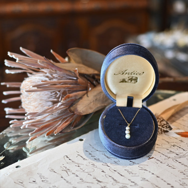 3連パールが上品なネックレス