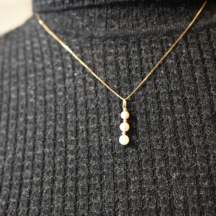 3連パールが上品なネックレス