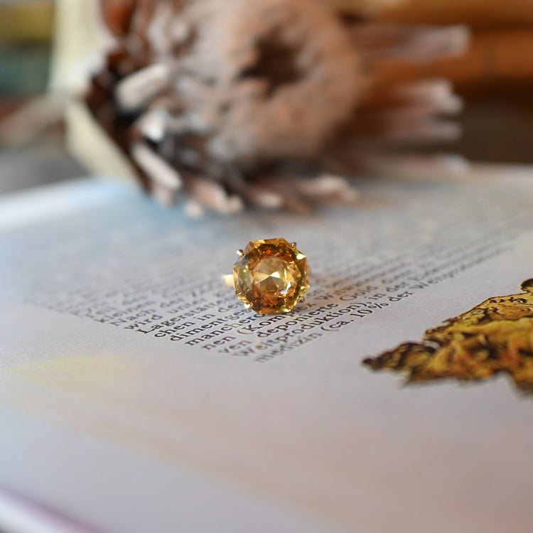 可愛らしいシトリンリング