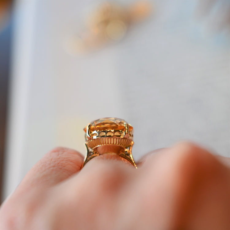 可愛らしいシトリンリング