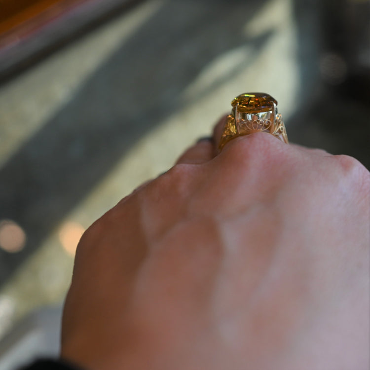 カットの美しい ヴィンテージシトリンリング