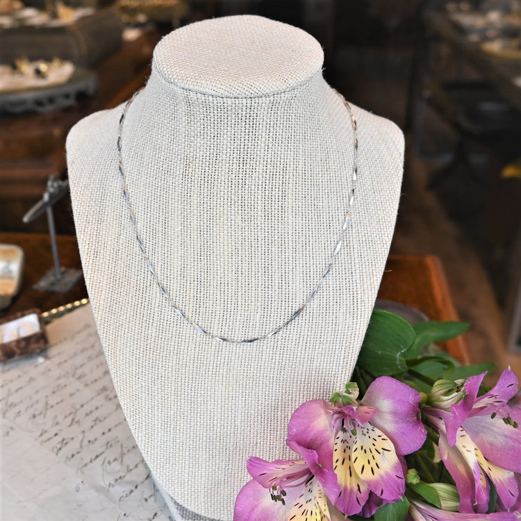 柔らかい輝きの WGネックレス