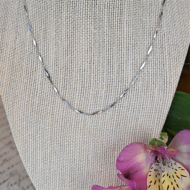 柔らかい輝きの WGネックレス