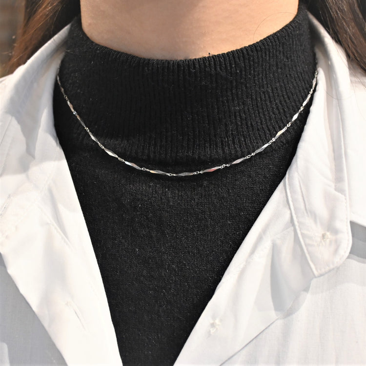 柔らかい輝きの WGネックレス