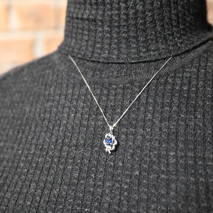 サファイアが美しいプラチナトップ