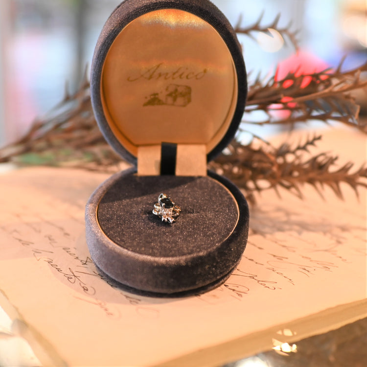 サファイアが美しいプラチナトップ