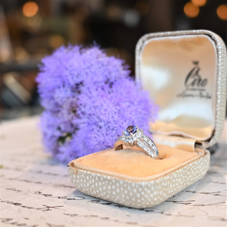 色合いの美しいタンザナイト デザインリング