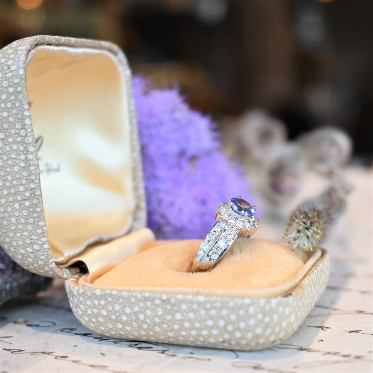 色合いの美しいタンザナイト デザインリング