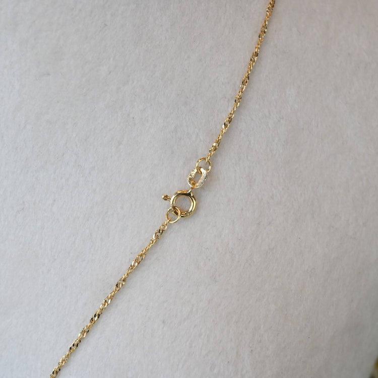 細かな輝きが可憐な スクリューネックレス