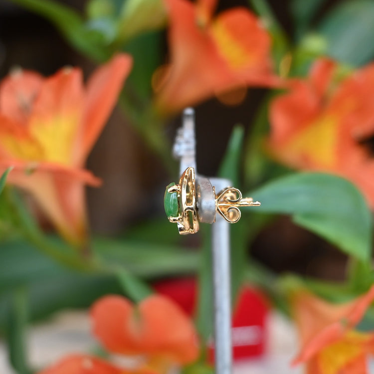 上品な 翡翠ピアス